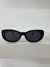 Load image into Gallery viewer, Rosie Sunglasses- Black
